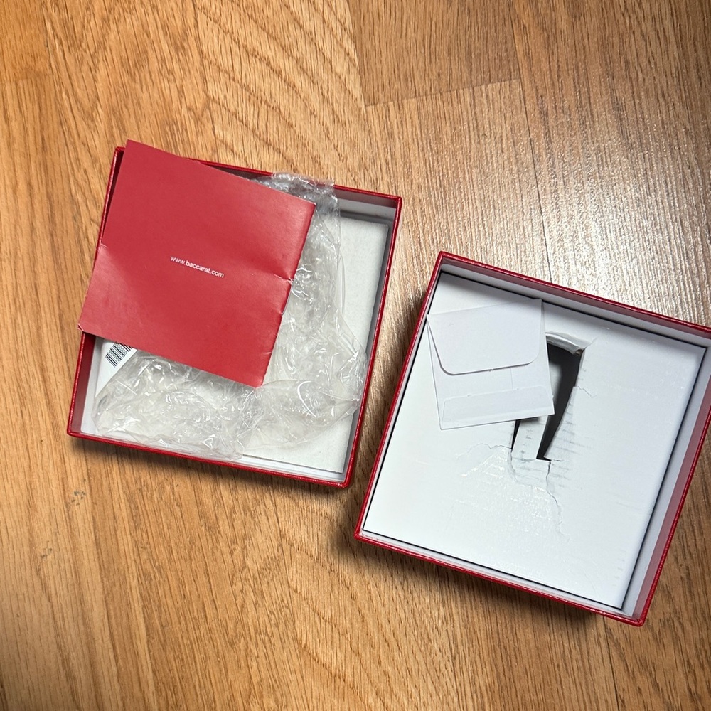 Baccarat Signature Red Gift Box - Picture 3 of 4